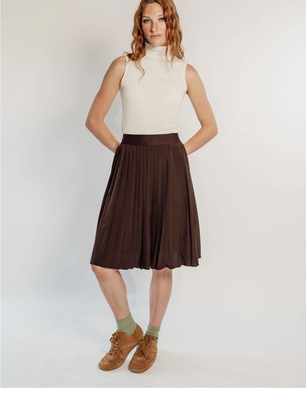 RAVE on Trend Pleated Knee-Length Brown Skirt size Medium 23” long